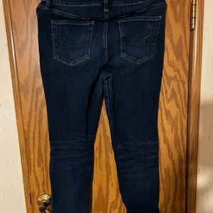 barely worn AE jeans. size 10 in women. High rise on me for reference I’m 5’10